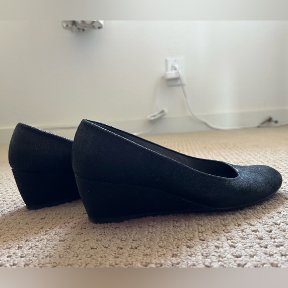 Textured Wedge Pumps, Size 8.5 by Stuart Weitzman - Picture 4 of 9